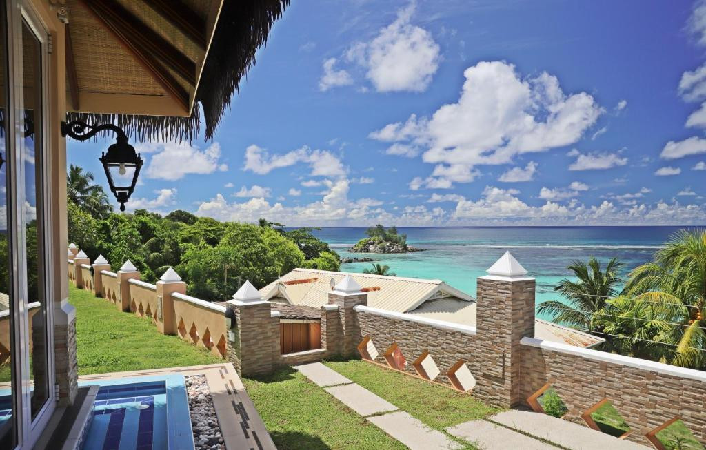 Au Fond De Mer View Self Catering Apartment миниатюра 3