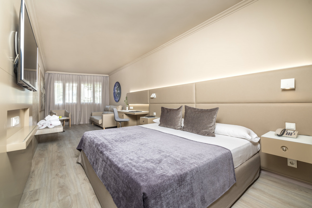 Salles Hotel Pere Iv 4*