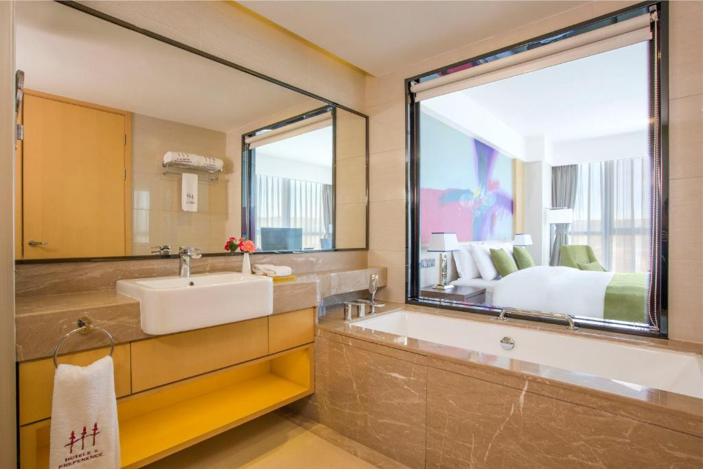 Hotels & Preference Hualing Tbilisi 5* миниатюра 4