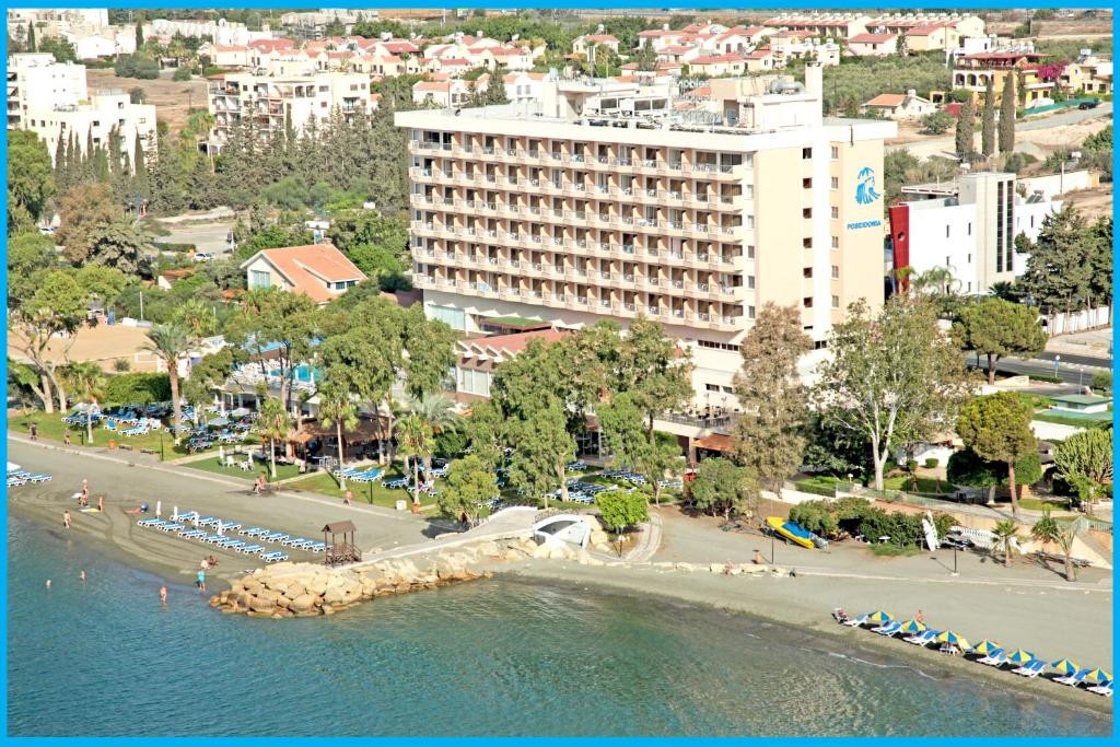 Poseidonia Beach 4*