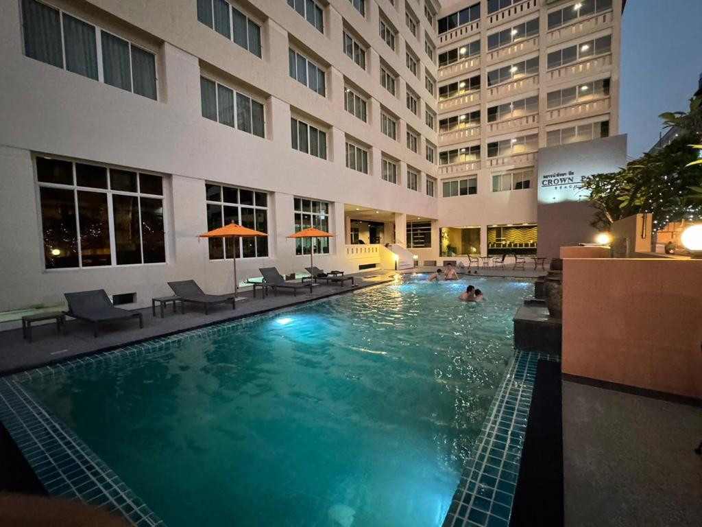 Crown Pattaya Beach Hotel 3*