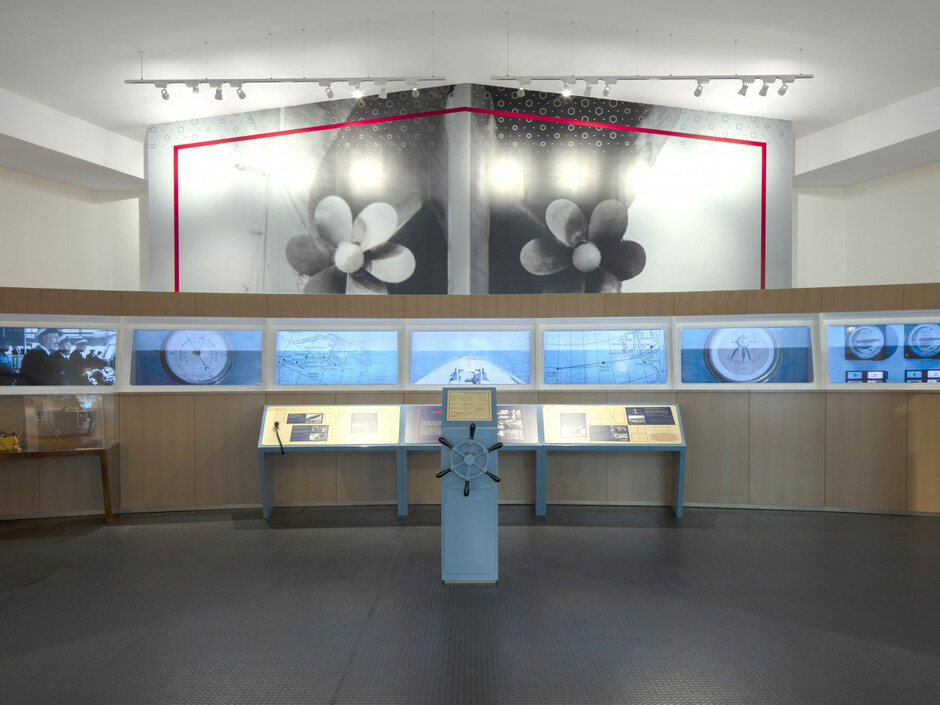 Queen Elizabeth 2 4* миниатюра 3