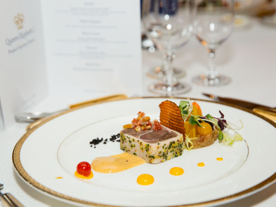 Queen Elizabeth 2 4* миниатюра 5