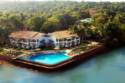 Acron Waterfront Resort 4*
